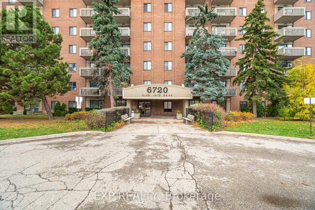 6720 Glen Erin Dr in Mississauga, ON - Building Photo - Building Photo