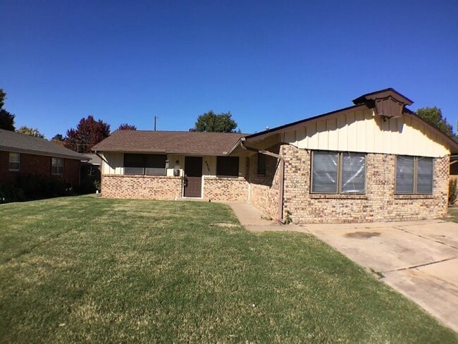 4813 Woodview Dr in Del City, OK - Building Photo - Building Photo