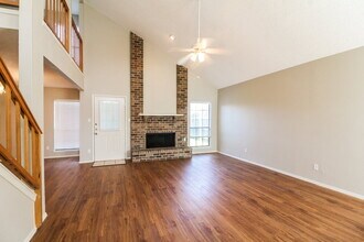 423 Barton Dr in Mesquite, TX - Foto de edificio - Building Photo