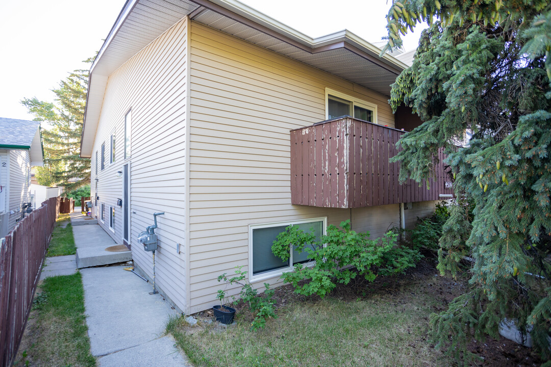 4516 73 St NW in Calgary, AB - Building Photo