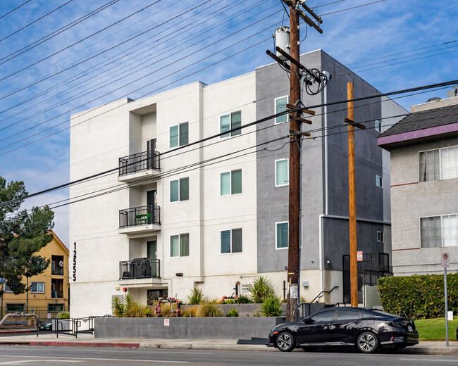 12555 Vanowen St in North Hollywood, CA - Building Photo - Building Photo