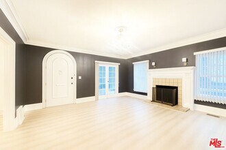 6551 Franklin Ave in Los Angeles, CA - Building Photo - Building Photo