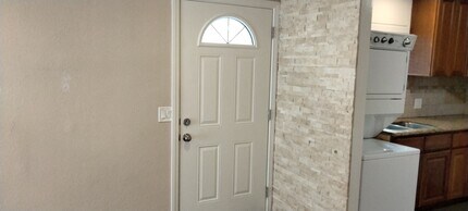 4568 W 170th St, Unit Front house in Lawndale, CA - Building Photo - Building Photo