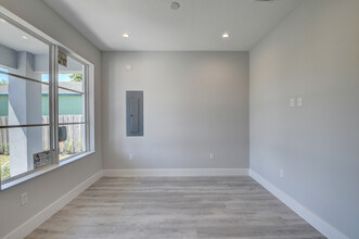 127 NW 9th Ave in Delray Beach, FL - Building Photo - Building Photo