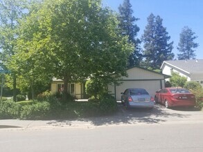 1133 Decatur Ct in Davis, CA - Foto de edificio - Building Photo