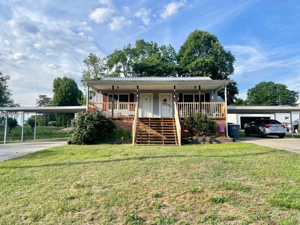1004 Orangewood St in Kannapolis, NC - Building Photo