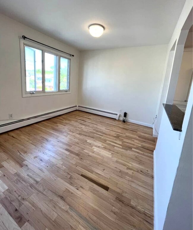 1521 209th St in Bayside, NY - Building Photo - Building Photo