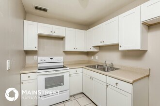 2495 Barbarossa Ave in Deltona, FL - Foto de edificio - Building Photo