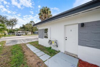 417 NW 15th Ave in Fort Lauderdale, FL - Foto de edificio - Building Photo