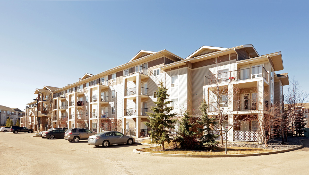 7335 South Terwillegar Dr NW in Edmonton, AB - Building Photo