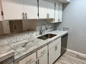 4554 E Paradise Village Pky N, Unit 4554 in Phoenix, AZ - Building Photo