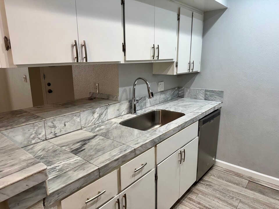 4554 E Paradise Village Pky N, Unit 4554 in Phoenix, AZ - Building Photo