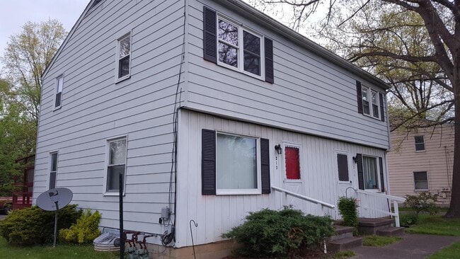 property at 212 Roberts St SE