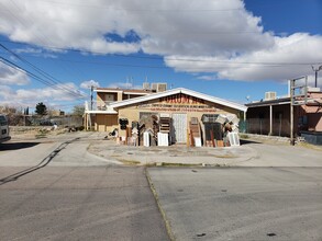 411 Dodge Rd in El Paso, TX - Building Photo - Building Photo