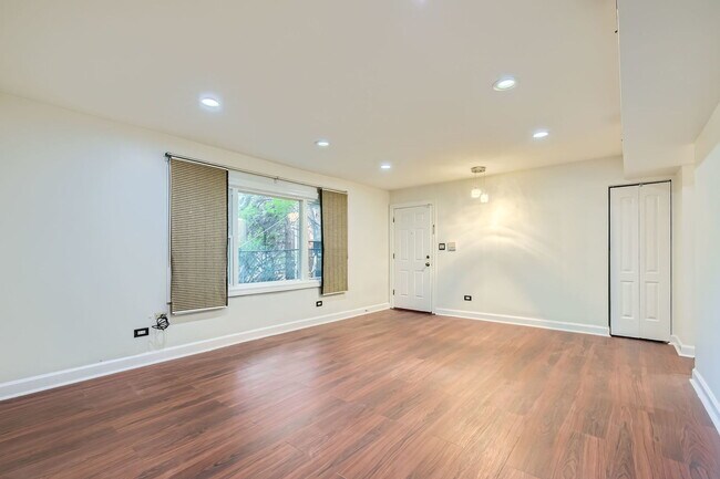 2067 W Farwell Ave in Chicago, IL - Building Photo - Building Photo