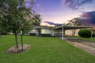 9535 Vogue Ln in Houston, TX - Building Photo