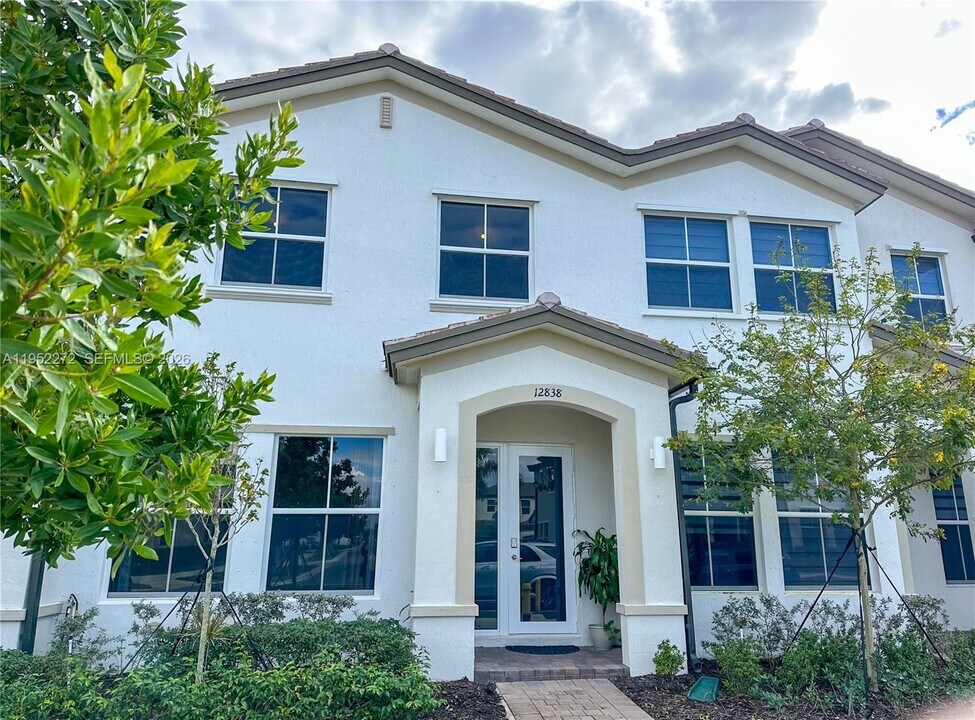 12838 SW 243rd St in Princeton, FL - Building Photo