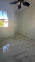8197 W 36th Ave in Hialeah, FL - Foto de edificio - Building Photo
