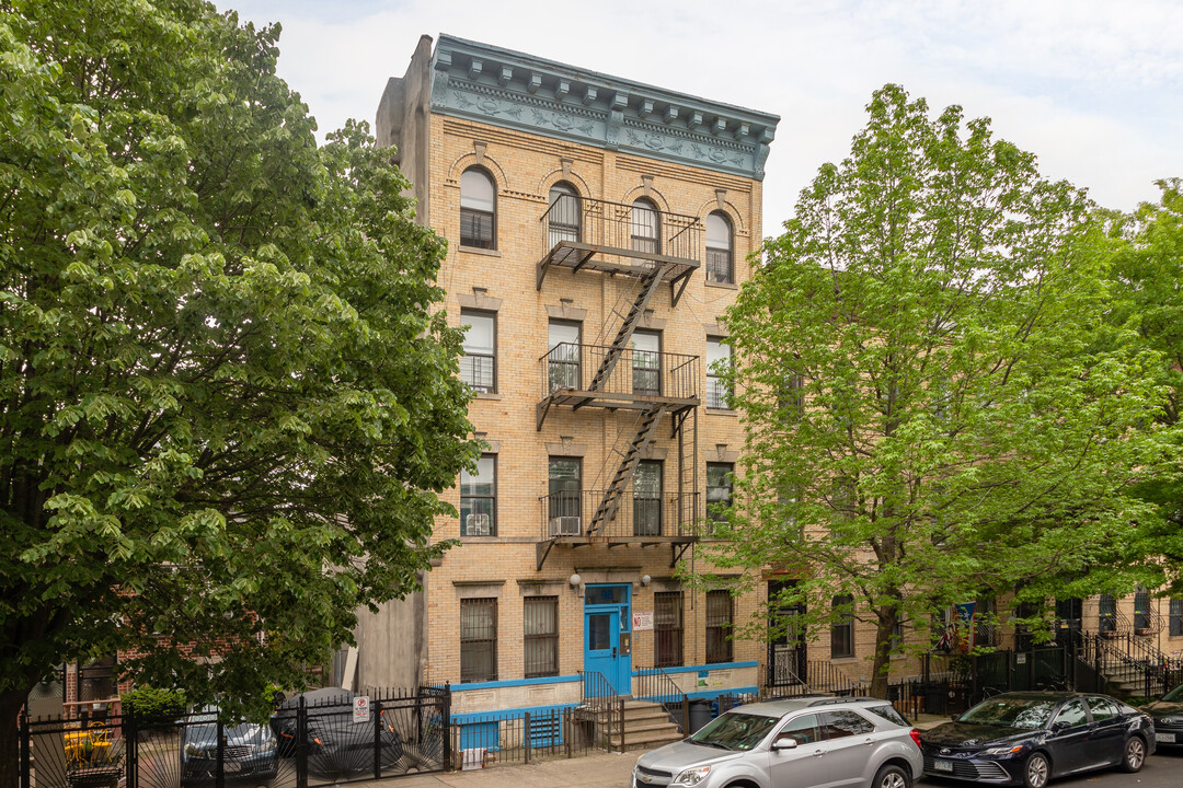 98 Hull St in Brooklyn, NY - Building Photo