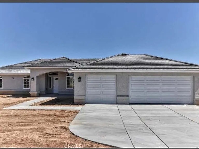 17602 Main St in Hesperia, CA - Building Photo