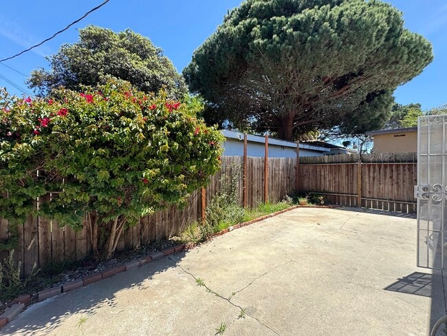 2321 W Carson St in Torrance, CA - Foto de edificio - Building Photo