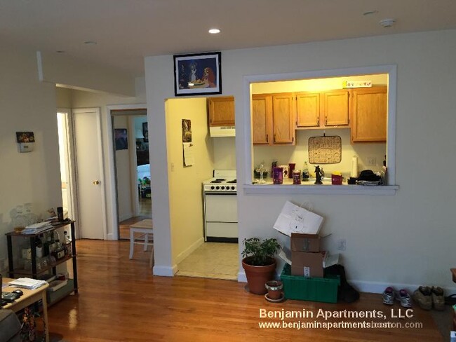 46 Gardner St, Unit 34 Gardner St in Boston, MA - Foto de edificio - Building Photo
