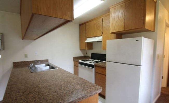 1221 Citrus Ave in Chico, CA - Building Photo - Building Photo