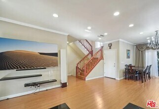 13653 Wyandotte St in Los Angeles, CA - Building Photo - Building Photo