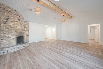 811 Lemm Ct in Spring, TX - Foto de edificio - Building Photo