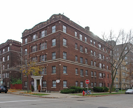 Juneau Apartments in Milwaukee, WI - Building Photo - Building Photo