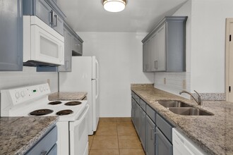 7607 King Arthurs Ct in Laredo, TX - Building Photo - Building Photo