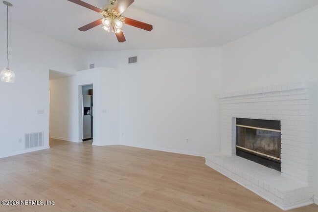 563 Staffordshire Dr E in Jacksonville, FL - Building Photo - Building Photo