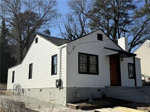 951 Lawton St SW in Atlanta, GA - Building Photo - Building Photo