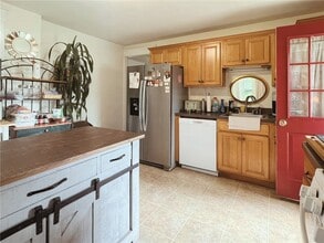 7 Country Club Dr in Oneonta, NY - Foto de edificio - Building Photo
