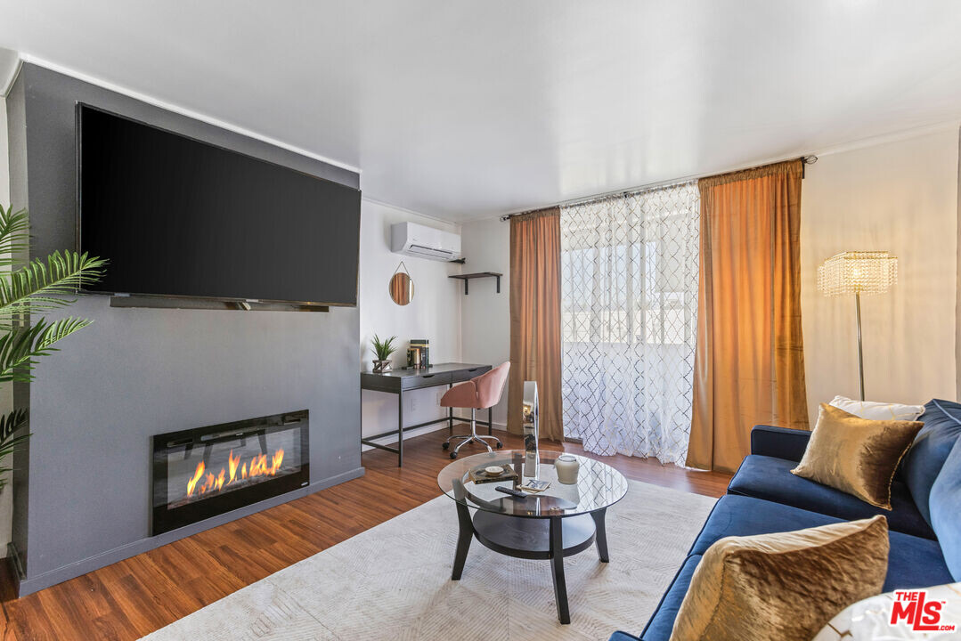 421 La Fayette Park Pl in Los Angeles, CA - Building Photo