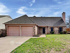 1702 Pleasant Trail in Euless, TX - Building Photo