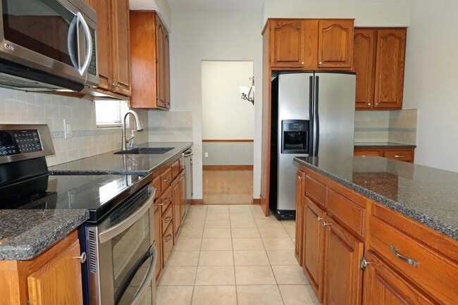 824 Claycross Ct in Galloway, OH - Building Photo - Building Photo