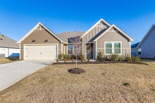 918 Buttercup Dr in Pilot Point, TX - Building Photo