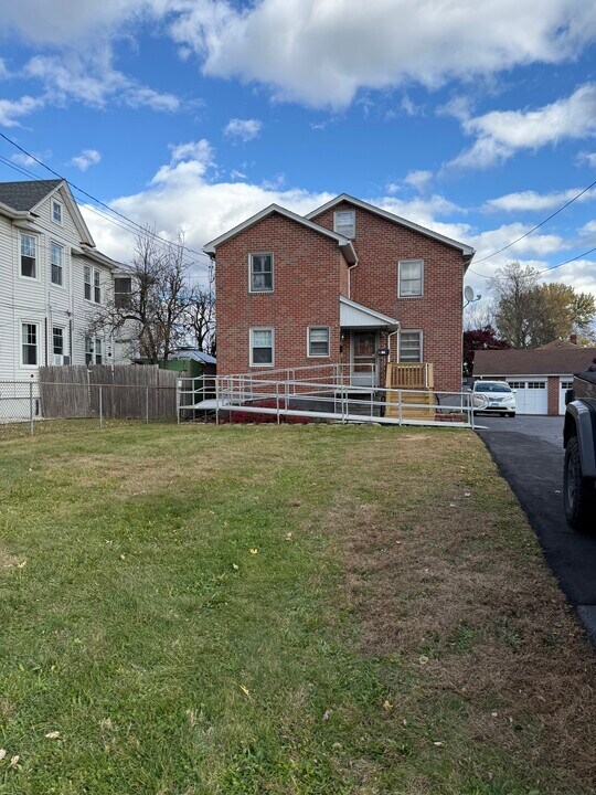 182 Arnoldale Rd in West Hartford, CT - Building Photo