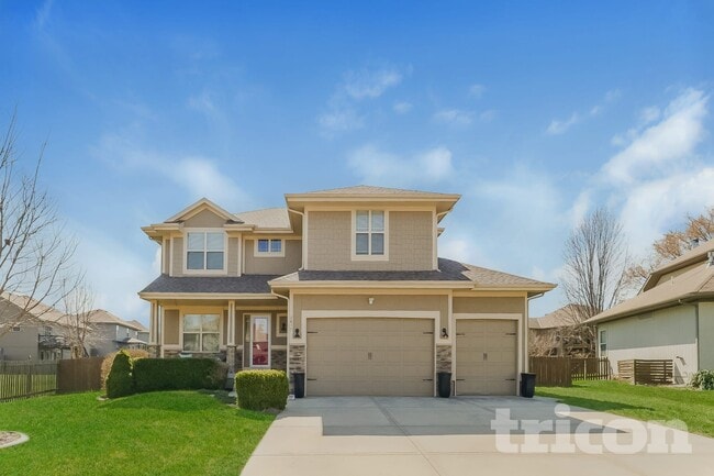 property at 2817 NE Parkwood Dr