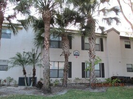 2142 Arbour Walk Cir in Naples, FL - Building Photo
