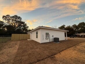 32 Constitution Ave in Defuniak Springs, FL - Building Photo - Building Photo