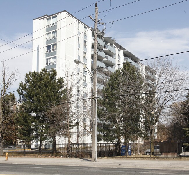 West Park Apartments in Toronto, ON - Building Photo - Building Photo