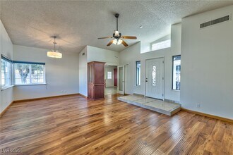 2728 Miraflores Ave in Las Vegas, NV - Building Photo - Building Photo