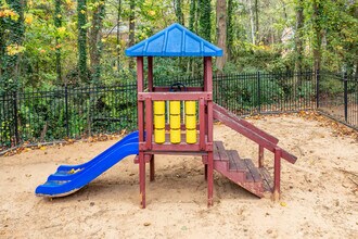 Royal Manor Apartments in Decatur, GA - Building Photo - Building Photo