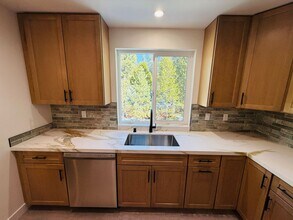 1084 Dedi Ave in South Lake Tahoe, CA - Building Photo - Building Photo