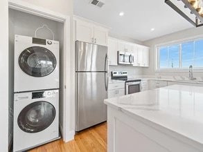 4 Hecla St, Unit 1 in Boston, MA - Foto de edificio - Building Photo