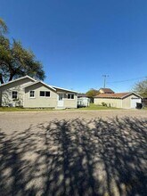 155 N Bryan Ave in Oakdale, CA - Building Photo - Building Photo
