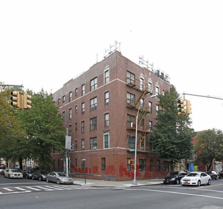 Samuel Court in Brooklyn, NY - Foto de edificio