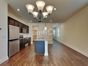 1049 Walden Pond Dr in Plant City, FL - Building Photo - Building Photo